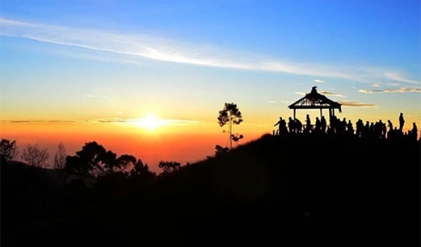 Sikunir Golden Sunrise
